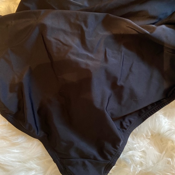 Merona One-piece women’s swimsuit - Basic Black - Picture 4 of 5